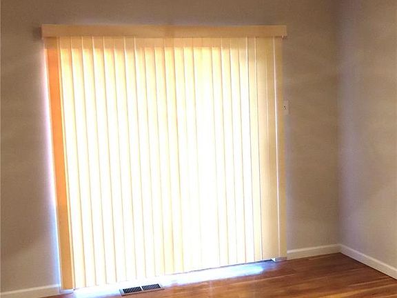 4th image of 80 Sackett Dr