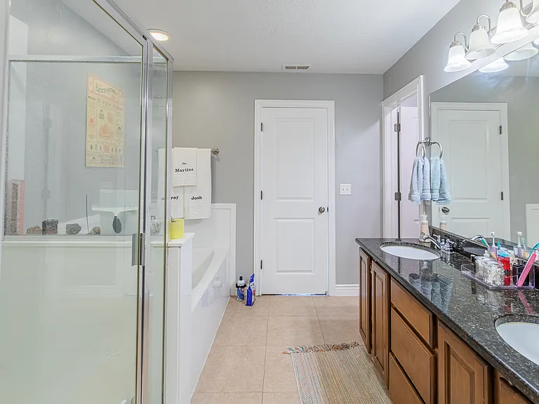 2869 W Chestnut St — Photo 15