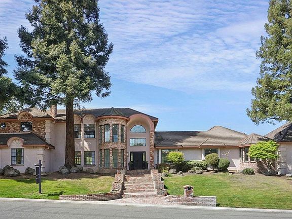 3rd image of 11331 Scarlet Oak Dr