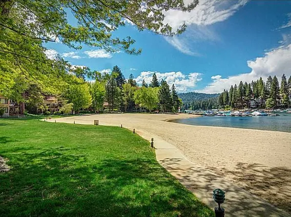 27821 Peninsula Dr #330, Lake Arrowhead, CA 92352