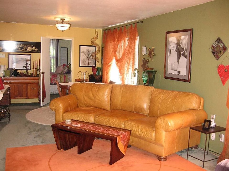 1st image of 612 4th St SE