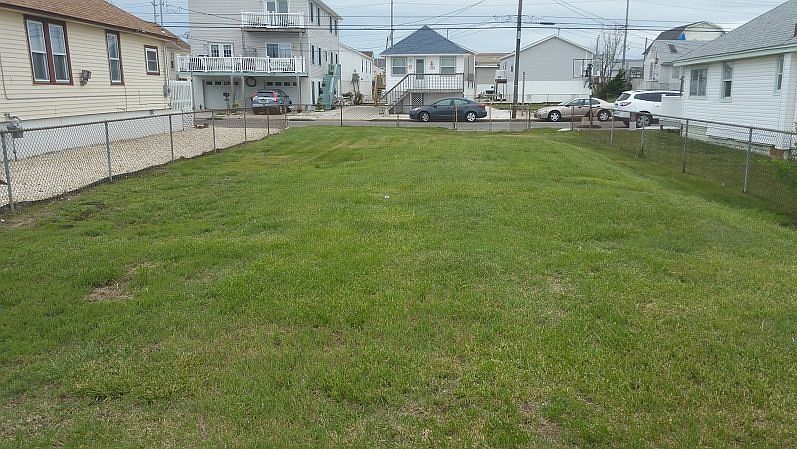 2nd image of 631 W Maple Ave