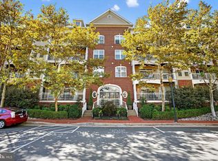 5112 Donovan Dr APT 302, Alexandria, VA 22304