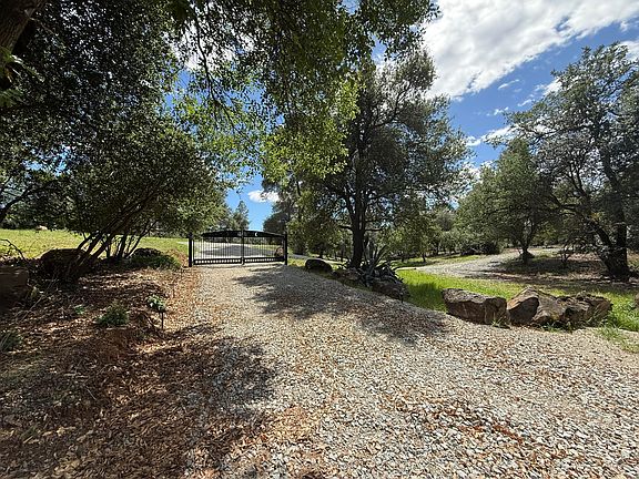 3rd image of 12333 Quartz Hill Rd