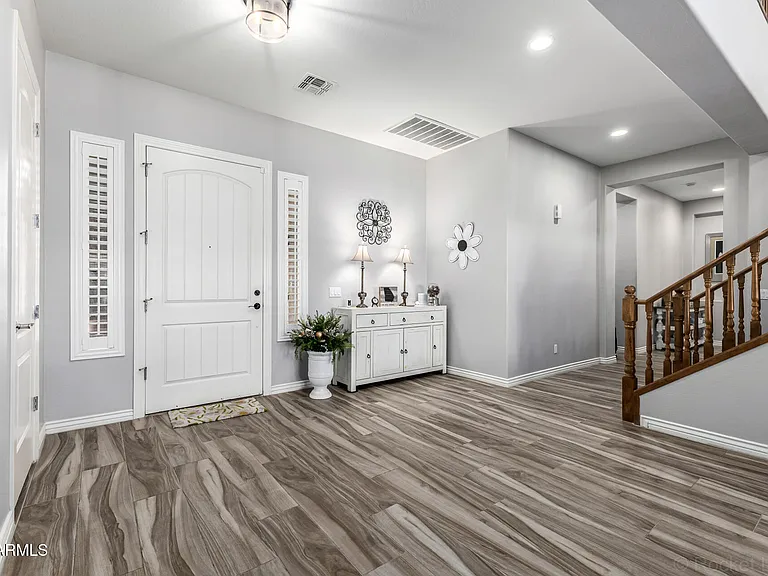 20394 E Calle De Flores — Photo 2