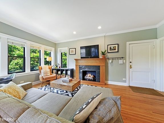 4th image of 4017 N Southport Ave #2