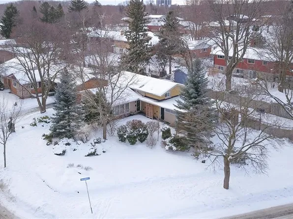 193 Lakeside Dr, Kitchener, ON N2M 4C7