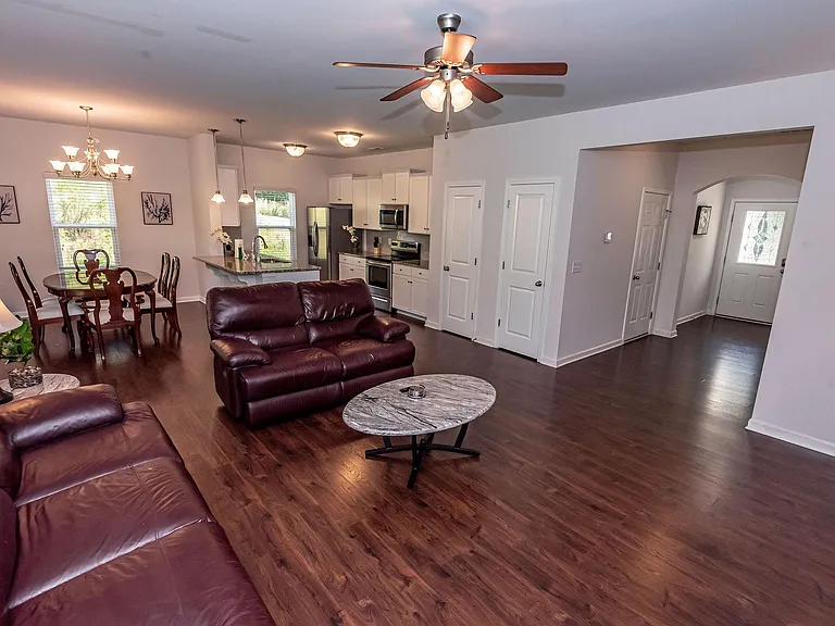 430 Carolyn Ln — Photo 32