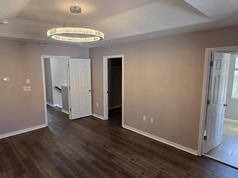 1062 Clifton Springs Ln — Photo 30