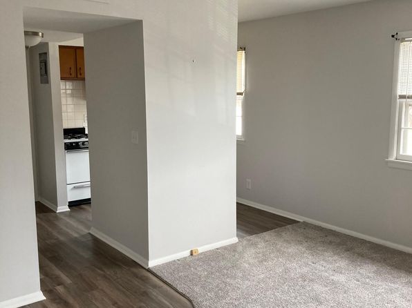 104 S Locust St APT 4