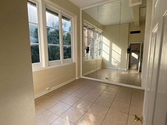 3rd image of 835 Conti St Unit B