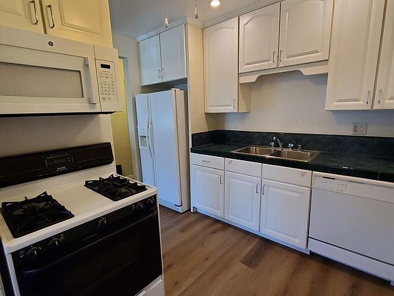 4th image of 1316 N Cordova St