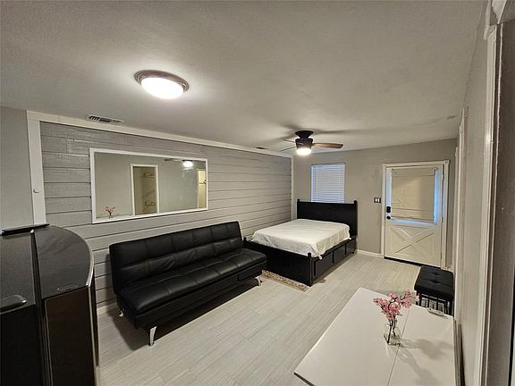 5th image of 6B Oak Hollow Cir