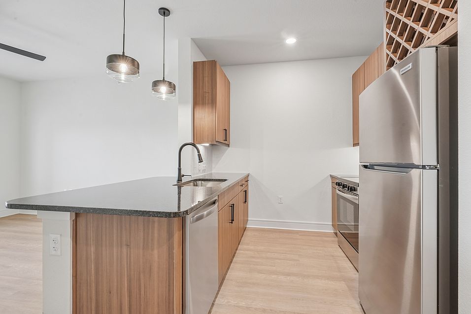 Unit 1407, Unit 2112, Unit 1409, Unit 2110