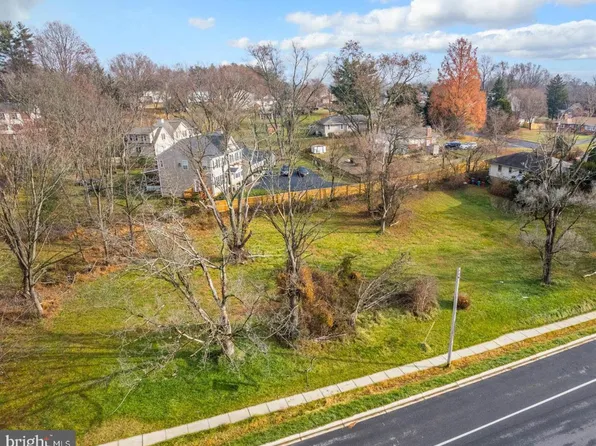 10216 Maxine St, Ellicott City, MD 21042
