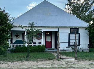 283 Sycamore St, Utopia, TX 78884