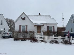 1423 Parkview Dr, Lyndhurst, OH 44124