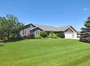 506 Uplands Dr, Dodgeville, WI 53533