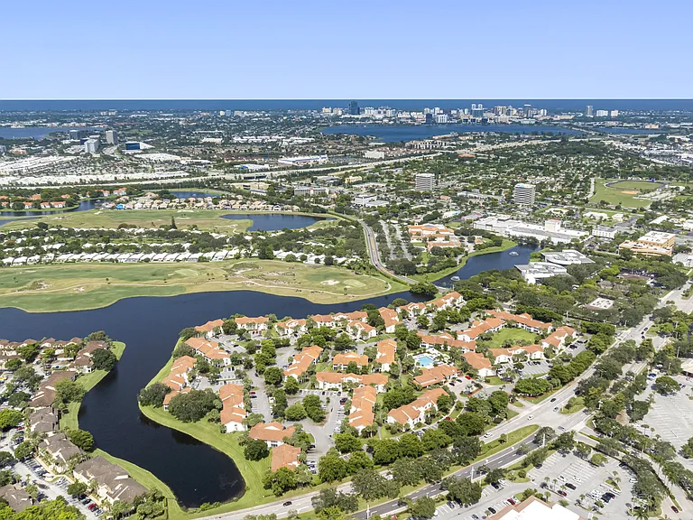 Palm Isle Residences — Photo 17