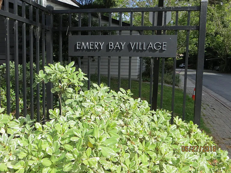 37 Emery Bay Dr — Photo 1