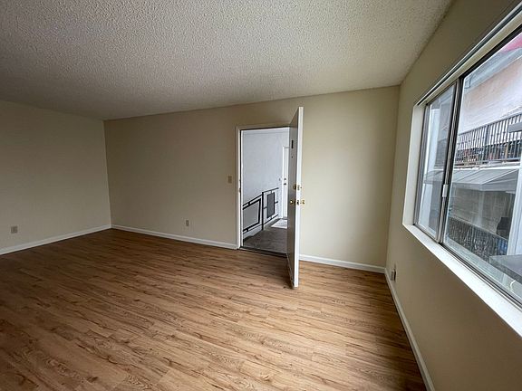3rd image of 631 E Orange Grove Ave #I