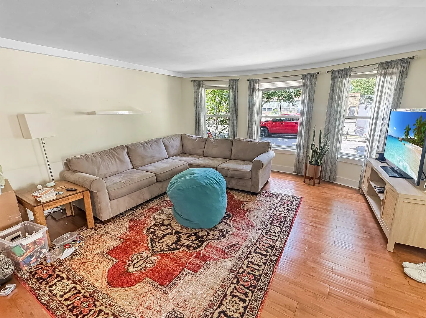 3 bed, 1.5 bath, 1676 sqft, $2,395 — Photo 2