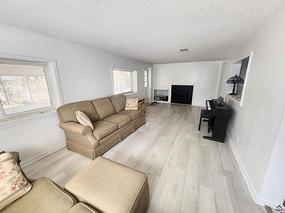 5th image of 212 Little Farm Ln