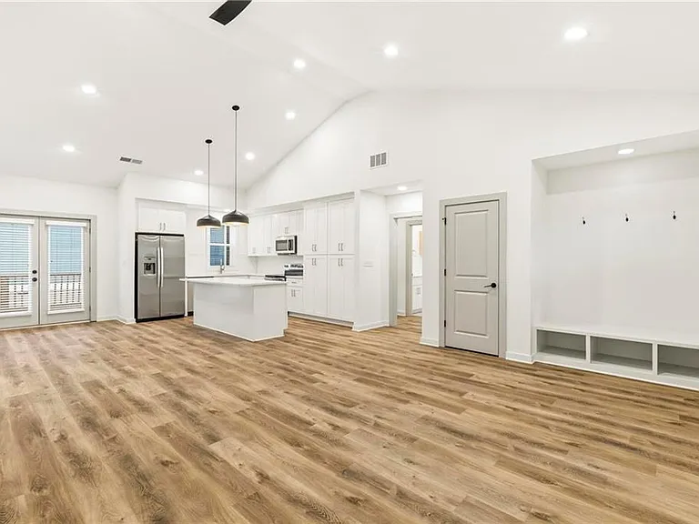 129 Hilltop Dr SW — Photo 4