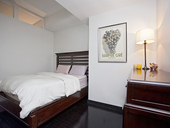 2nd image of 18-20 Pine St #1817