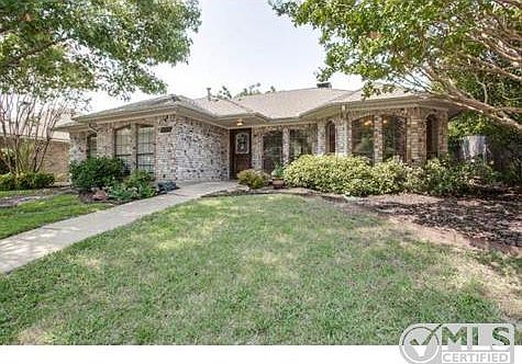 welcome home to 402 Oak St.