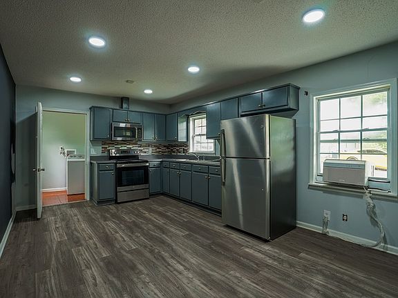 3rd image of 510 Charles St
