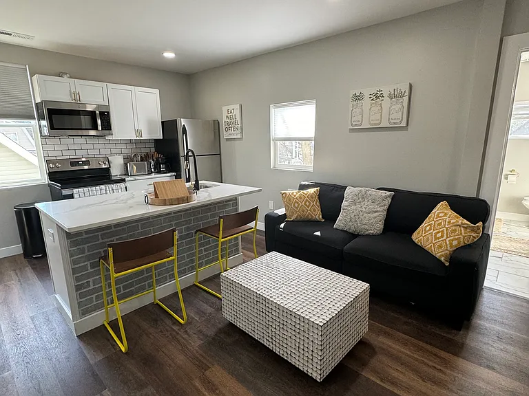 328 N Euclid Ave #C — Photo 16