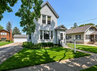 127 N Harrison St, Delavan, WI 53115