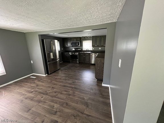 3rd image of 17911 Davis Rd