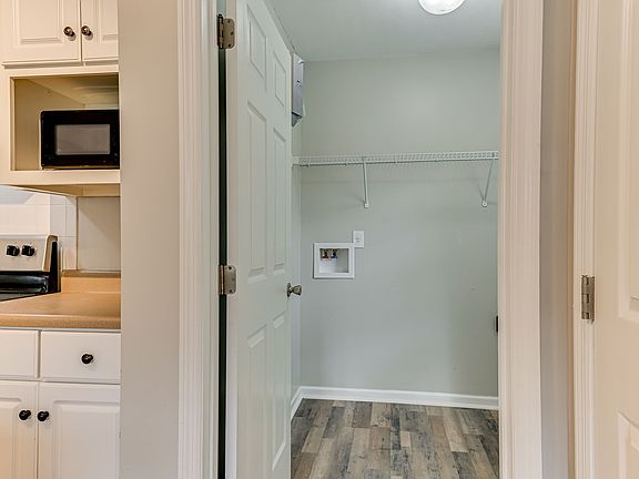 3rd image of 4452 Country Glen Cir