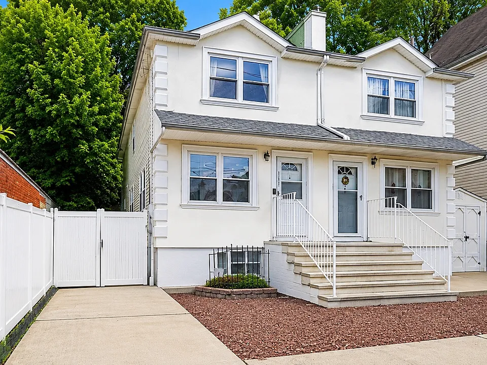 137 Lafayette Ave #2
