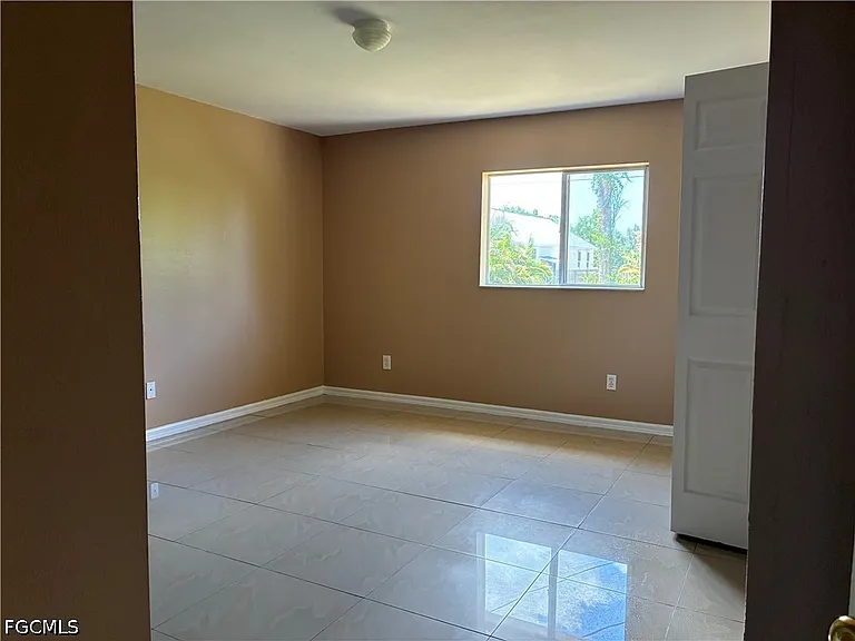 10741 Robinson St — Photo 8