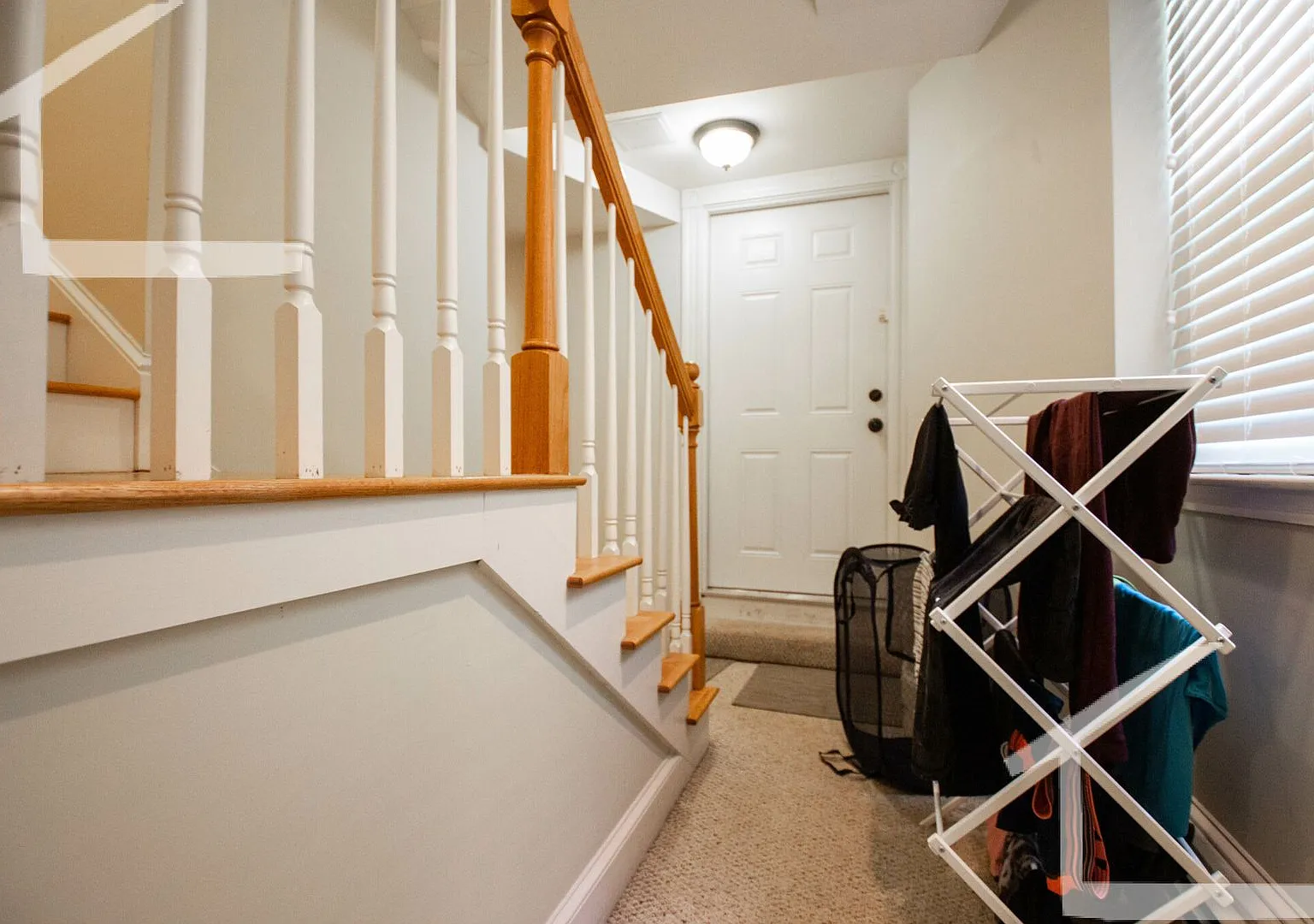 Charming 4 Bedroom-No Broker Fee — Photo 3