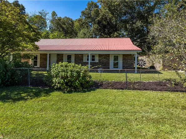 10 Gabriel Rd, Fort Mitchell, AL 36856