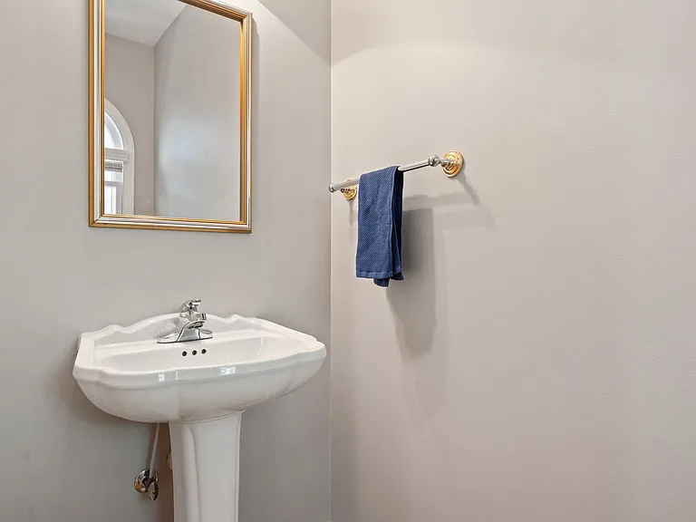 2306 Strawberry Ln — Photo 13
