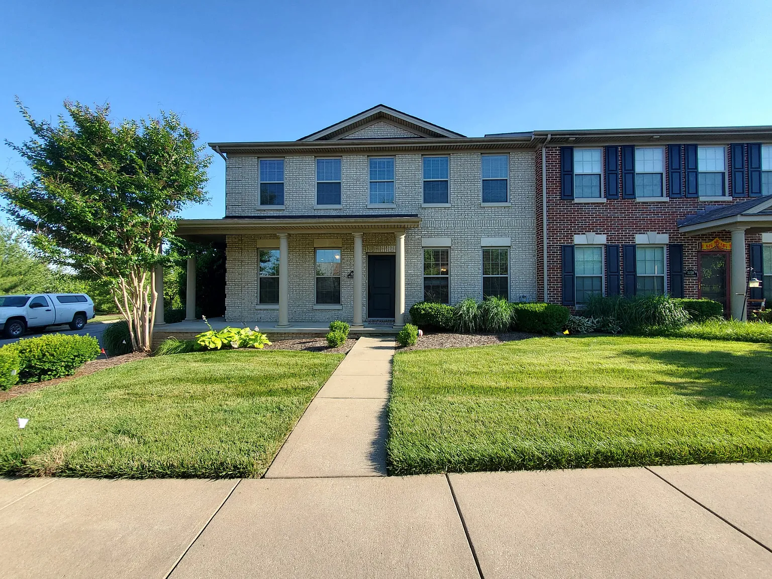 3 bed, 2434 sqft, $3,250 — Photo 2
