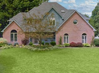 5590 Pheasants Walk Dr, North Olmsted, OH