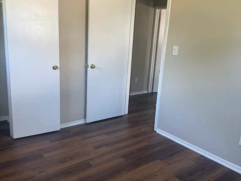 1304 Locust Dr — Photo 16