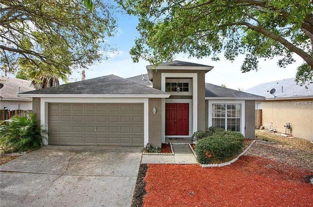 3 bed, 2.0 bath, 1695 sqft, $2,295 — Photo 1