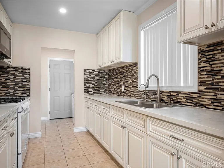 528 Ivy St — Photo 9