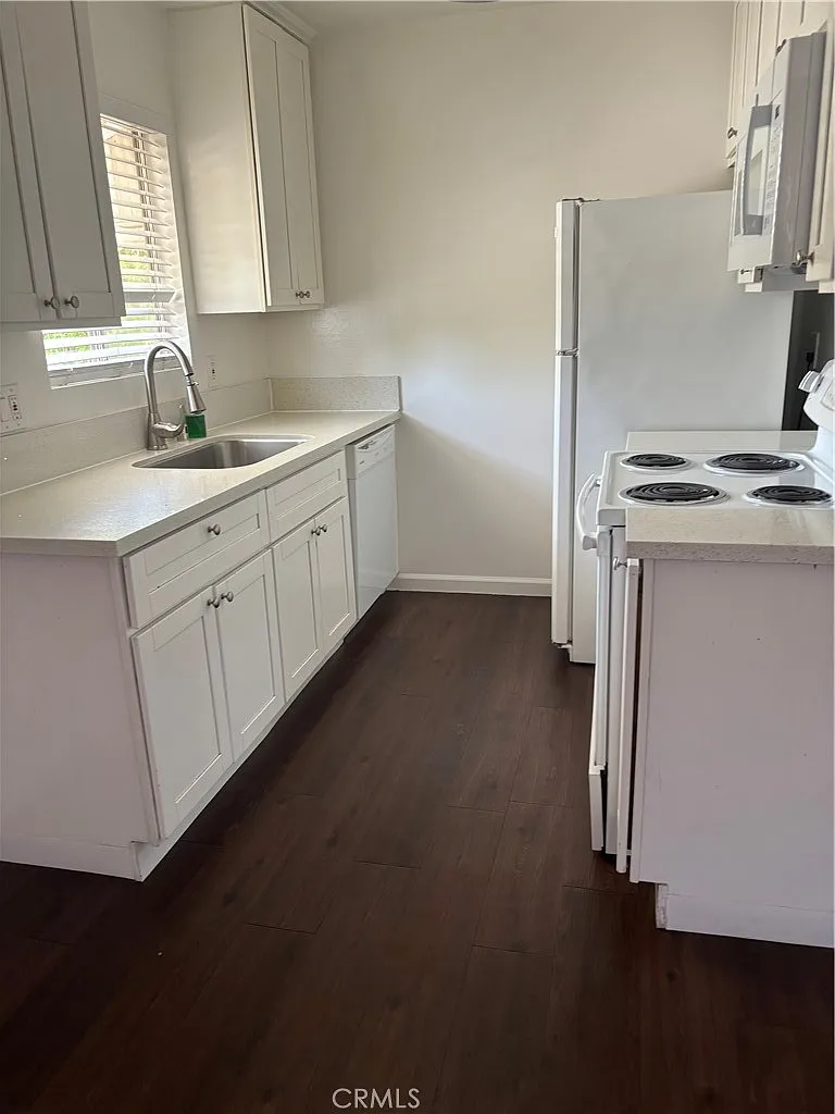 Building Photo - 14718 W Magnolia Blvd #7
