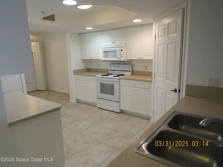 8931 Lake Dr #C405 — Photo 7