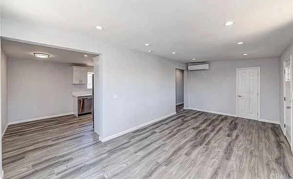 1 bed, 700 sqft, $2,100 — Photo 3