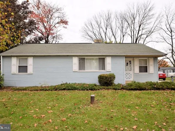 12 W Orchard Ln, Audubon, PA 19403