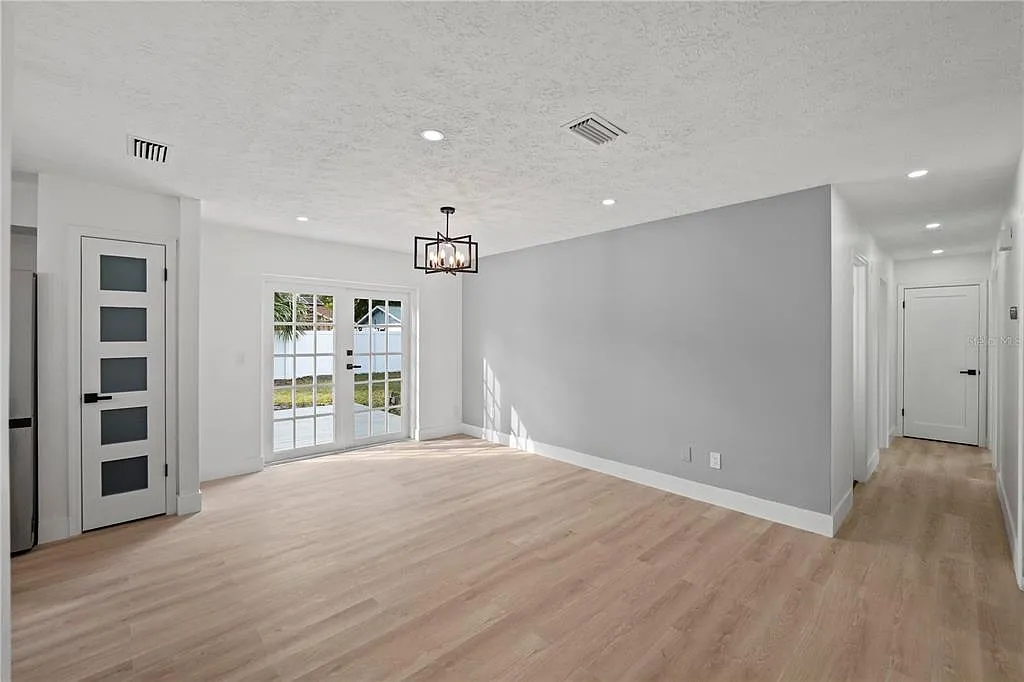 4 bed, 2.0 bath, 1548 sqft, $2,550 — Photo 2